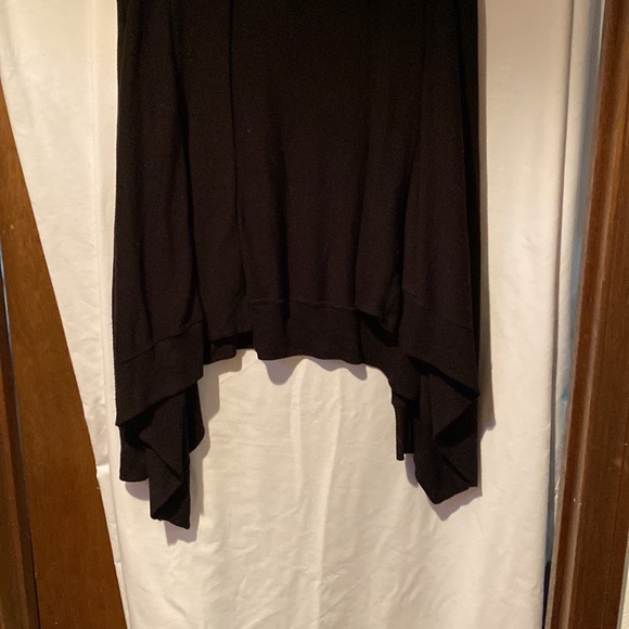 Ladies wrap around Cardigan - Picture 2 of 6